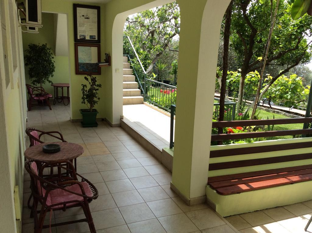 Apartments Simo Petrovac Екстер'єр фото