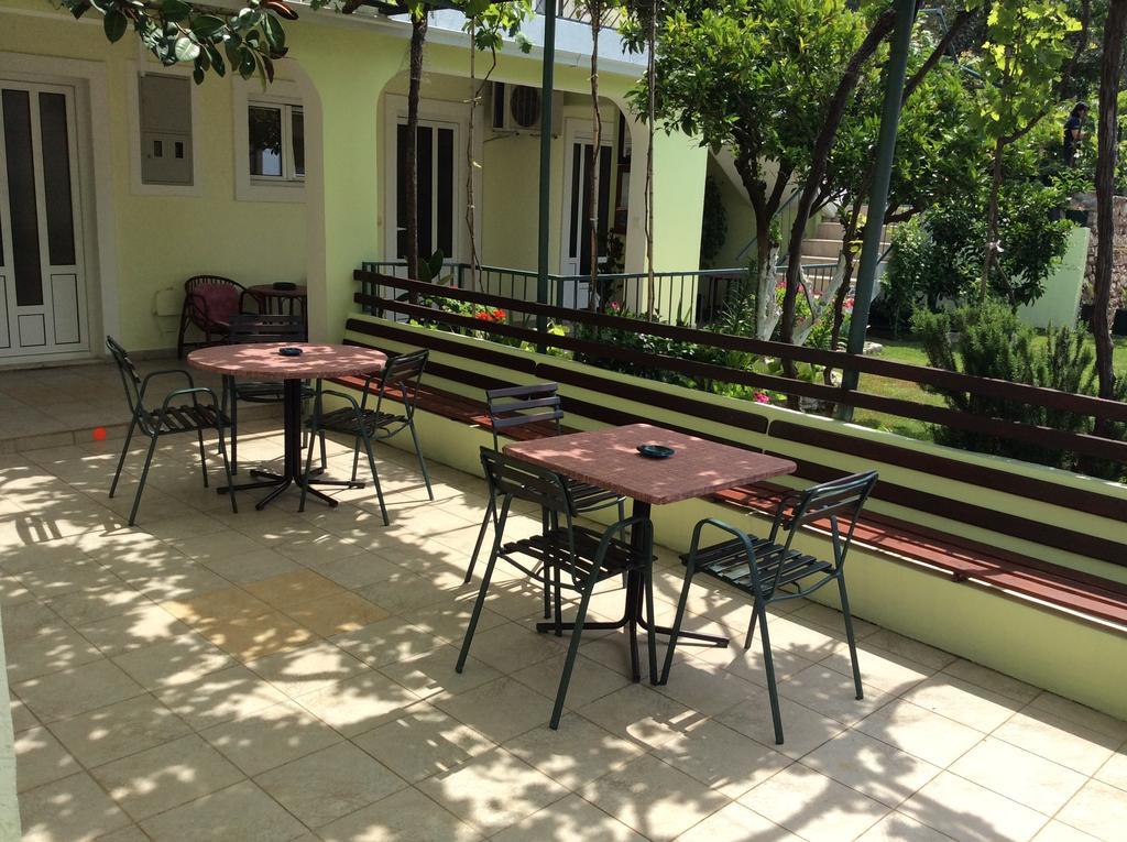 Apartments Simo Petrovac Екстер'єр фото