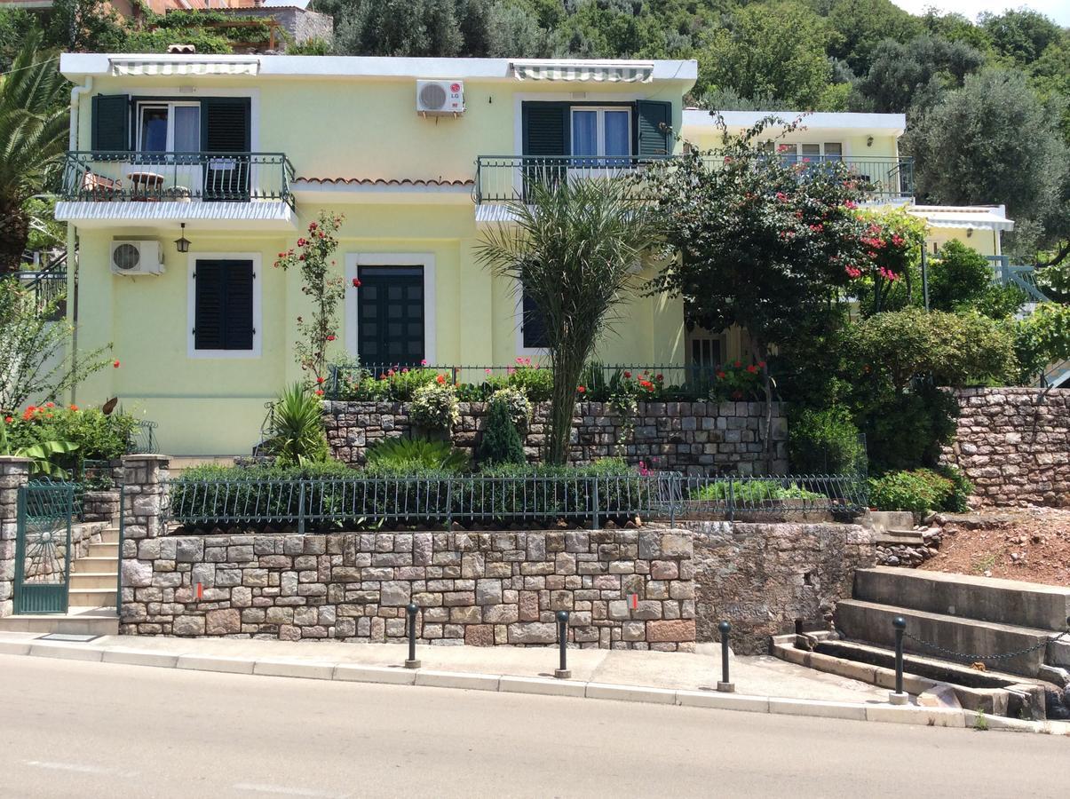 Apartments Simo Petrovac Екстер'єр фото